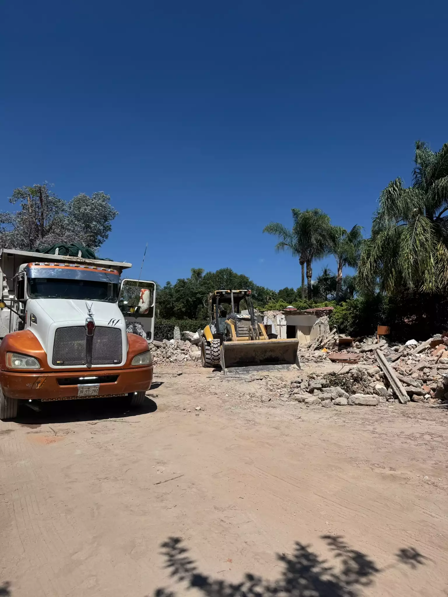 camión retirando escombros camión de retiro escombros en Guadalajara