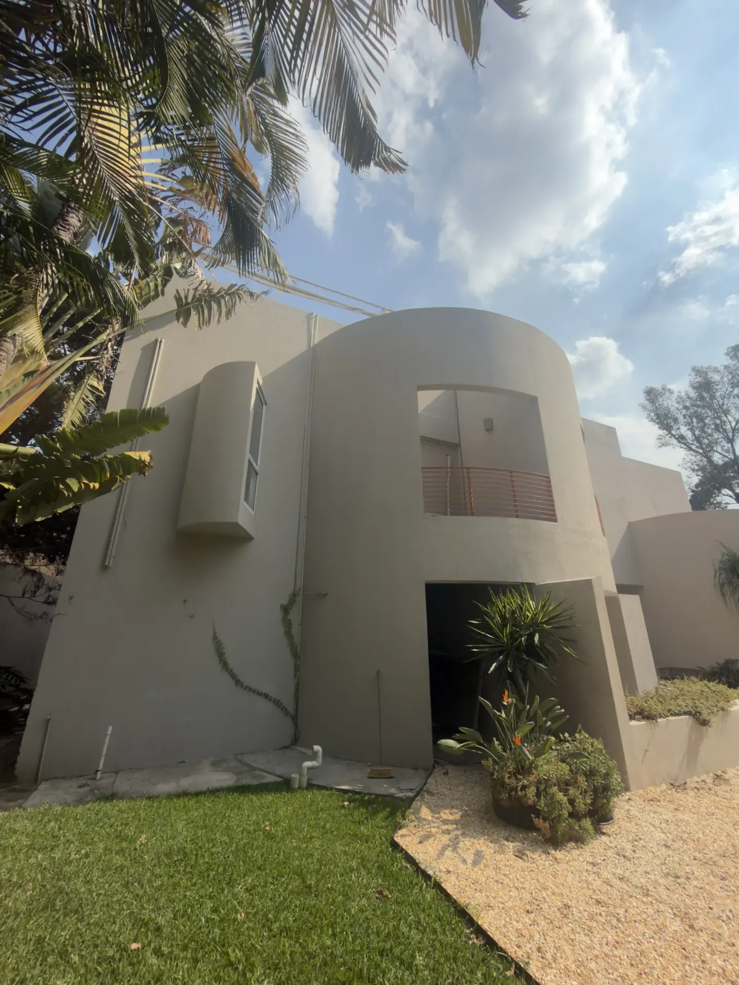 Servicio de demolicion de casa con personal y maquinaria especializada, enfocado en seguridad, retiro de escombro y avance de obra en Guadalajara, Jalisco.