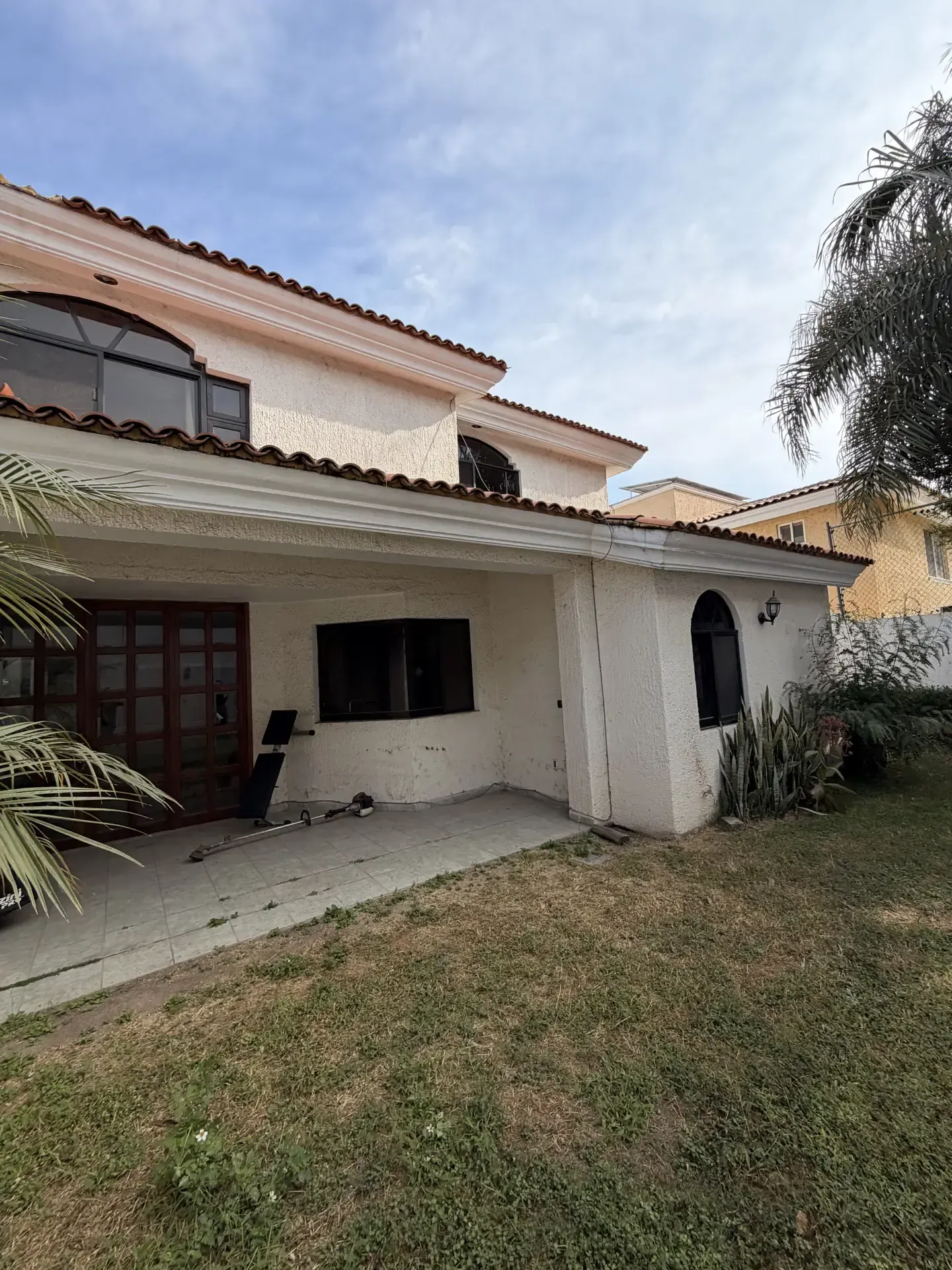 Servicio de excavacion de terreno con personal y maquinaria especializada, enfocado en seguridad, retiro de escombro y avance de obra en Guadalajara, Jalisco.