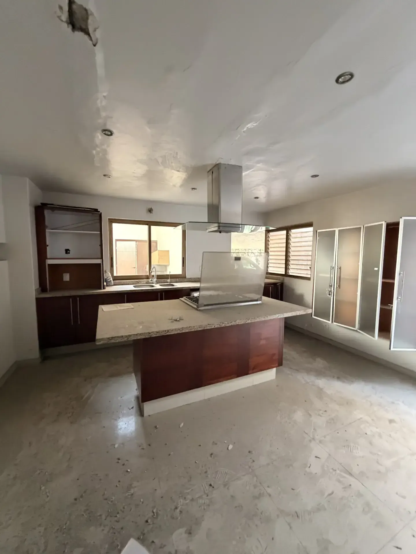 Servicio de excavacion de terreno con personal y maquinaria especializada, enfocado en seguridad, retiro de escombro y avance de obra en Guadalajara, Jalisco.