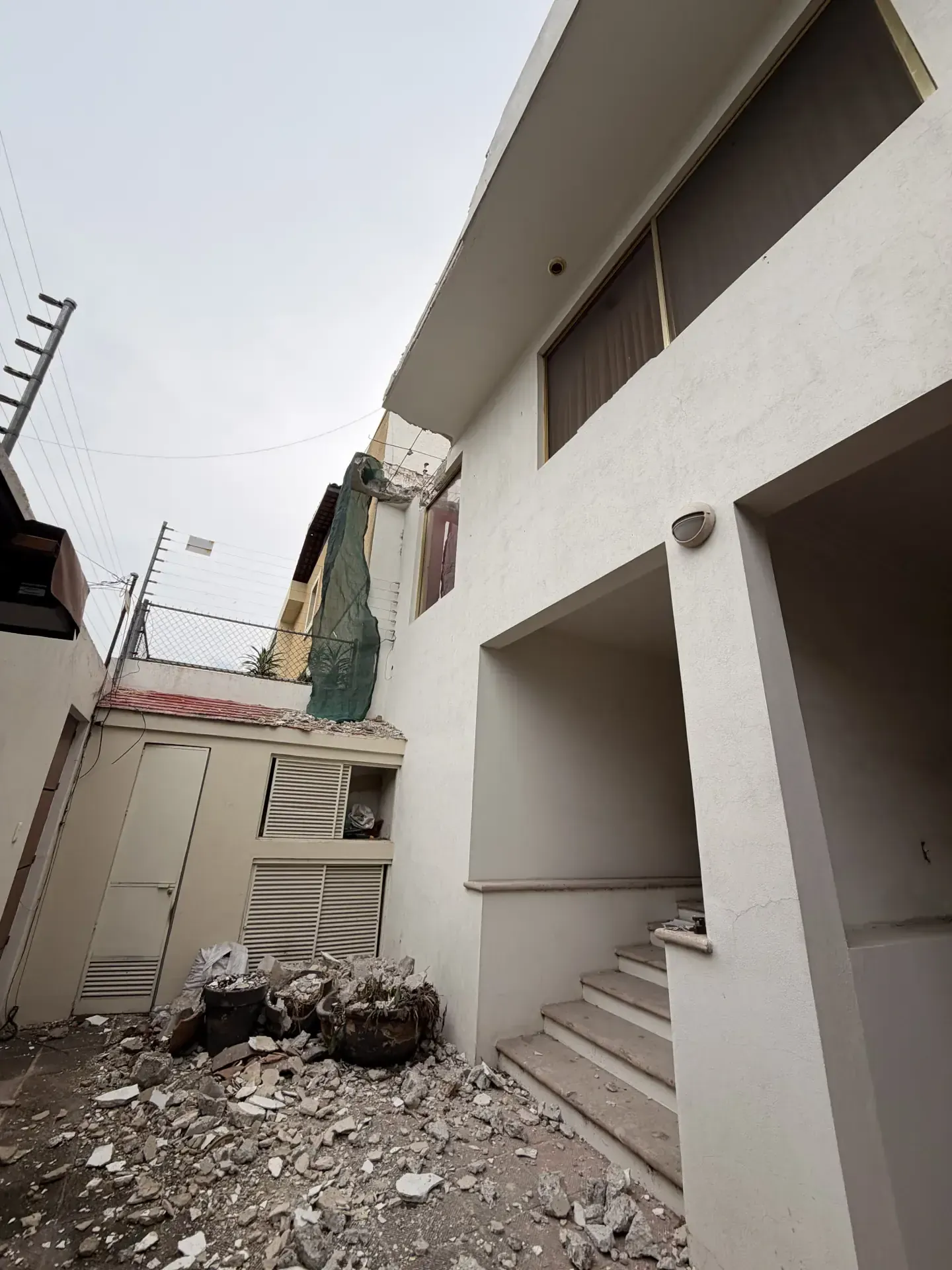 Servicio de excavacion de terreno con personal y maquinaria especializada, enfocado en seguridad, retiro de escombro y avance de obra en Guadalajara, Jalisco.