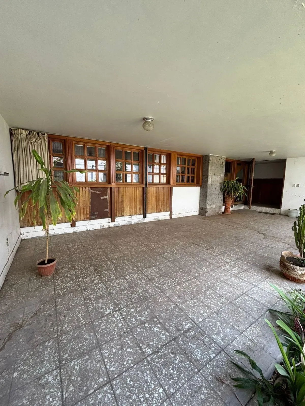 Servicio de maquinaria pesada con personal y maquinaria especializada, enfocado en seguridad, retiro de escombro y avance de obra en Guadalajara, Jalisco.