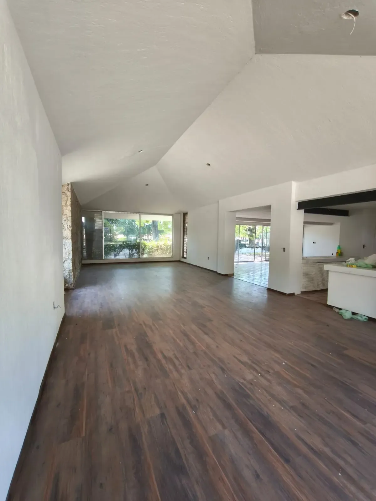 Servicio de maquinaria pesada con personal y maquinaria especializada, enfocado en seguridad, retiro de escombro y avance de obra en Guadalajara, Jalisco.