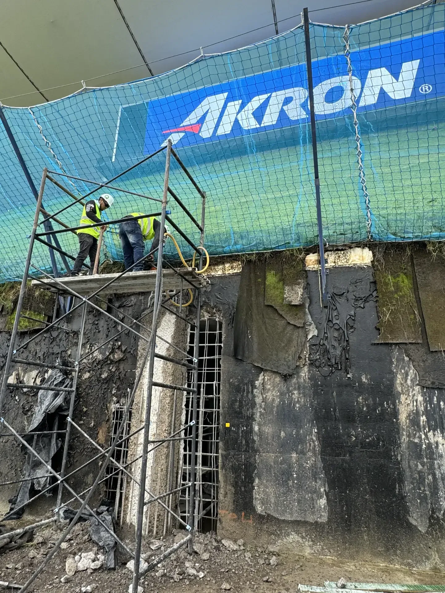 Servicio de obra civil con personal y maquinaria especializada, enfocado en seguridad, retiro de escombro y avance de obra en Guadalajara, Jalisco.